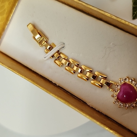 Gold with Pink Jade Hearts Bracelet - Picture 4 of 7